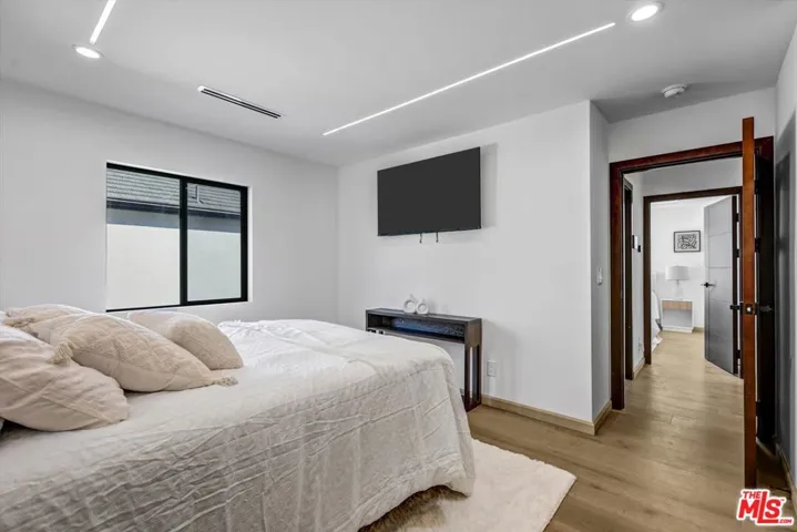 11404 Biona Drive, Los Angeles, California 90066
