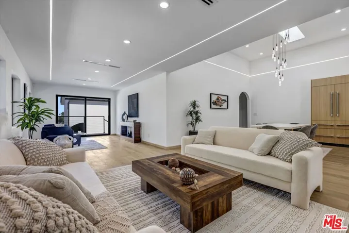 11404 Biona Drive, Los Angeles, California 90066