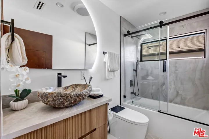 11404 Biona Drive, Los Angeles, California 90066