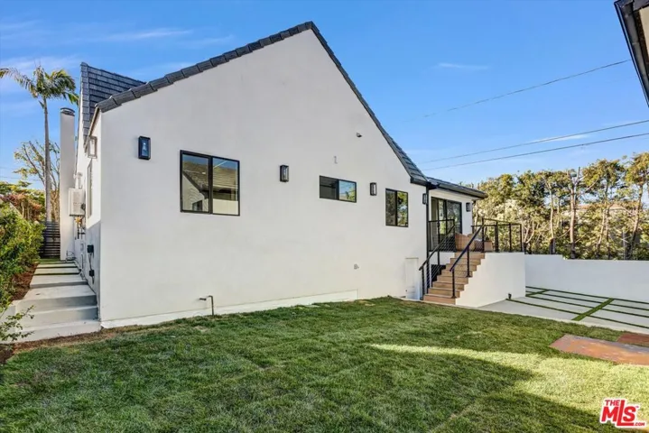 11404 Biona Drive, Los Angeles, California 90066
