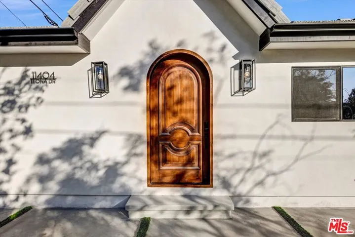 11404 Biona Drive, Los Angeles, California 90066