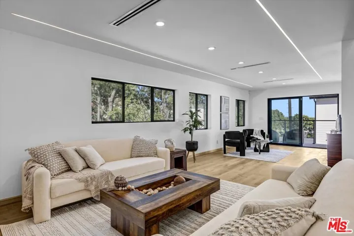 11404 Biona Drive, Los Angeles, California 90066