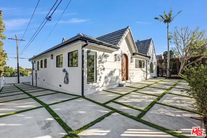 11404 Biona Drive, Los Angeles, California 90066