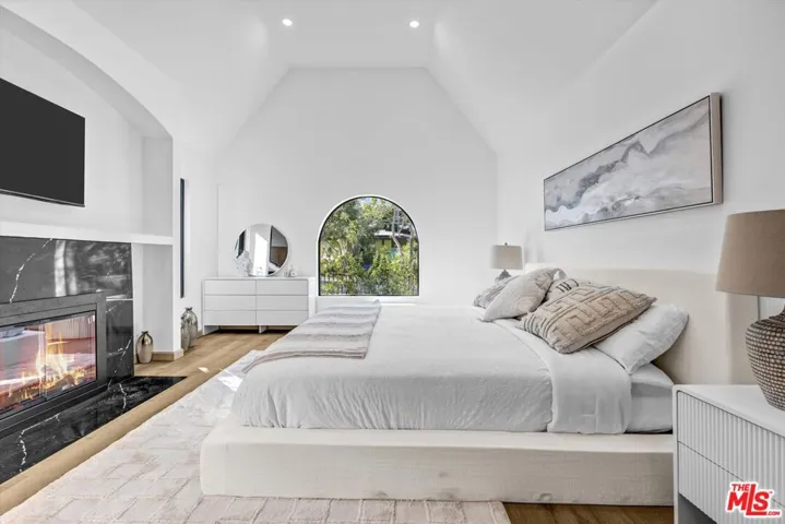 11404 Biona Drive, Los Angeles, California 90066