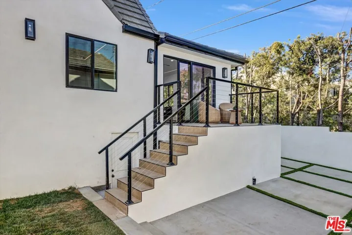 11404 Biona Drive, Los Angeles, California 90066
