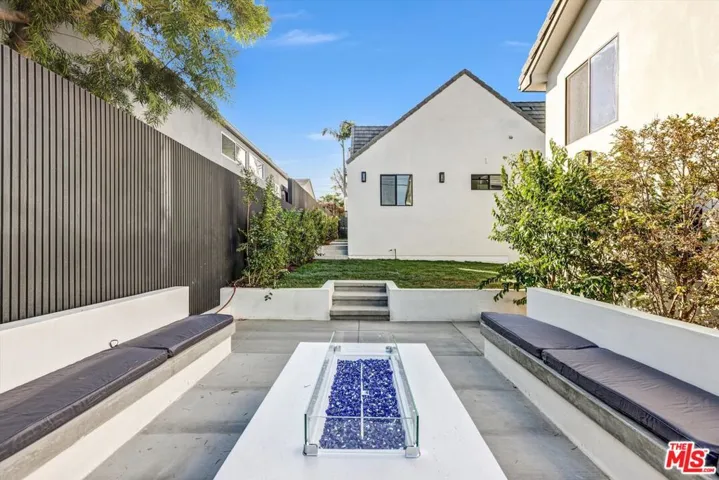 11404 Biona Drive, Los Angeles, California 90066