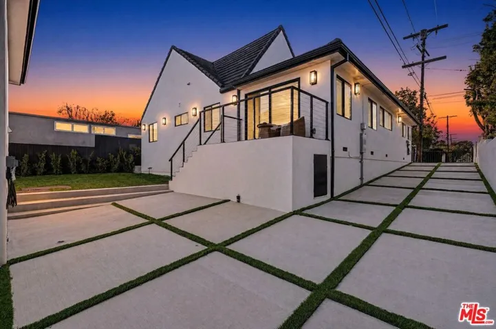 11404 Biona Drive, Los Angeles, California 90066