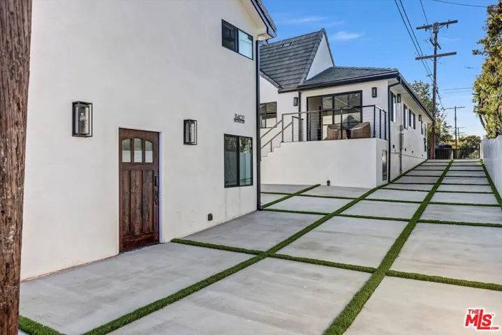 11404 Biona Drive, Los Angeles, California 90066