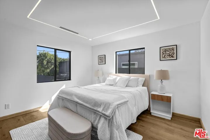 11404 Biona Drive, Los Angeles, California 90066