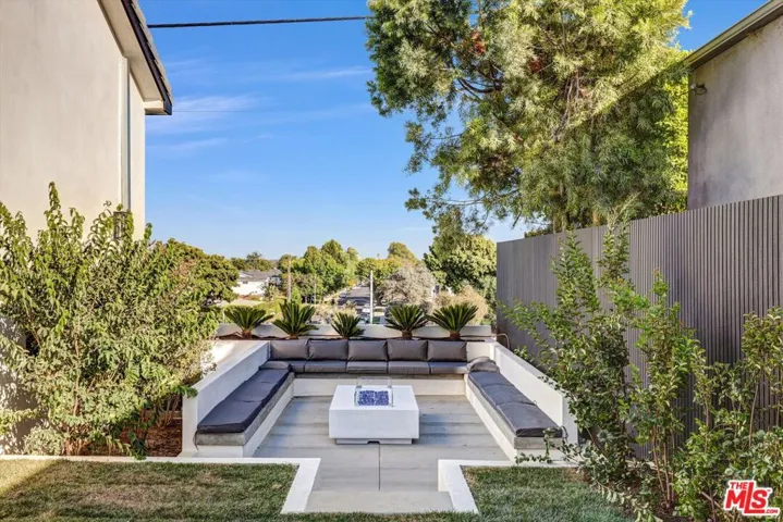 11404 Biona Drive, Los Angeles, California 90066