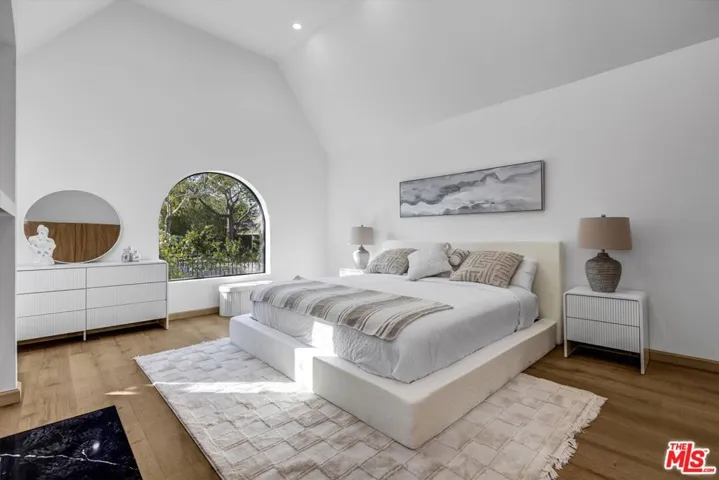 11404 Biona Drive, Los Angeles, California 90066