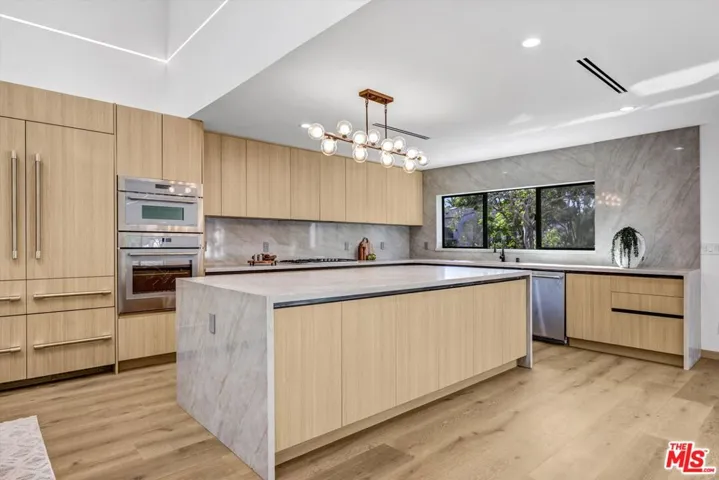 11404 Biona Drive, Los Angeles, California 90066