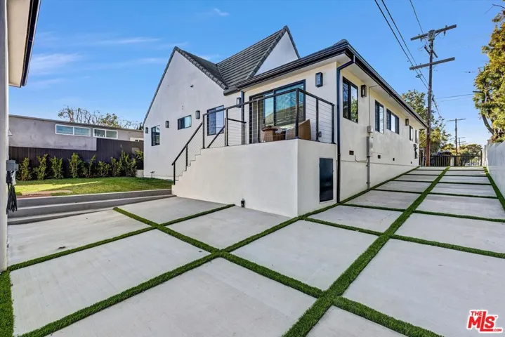 11404 Biona Drive, Los Angeles, California 90066