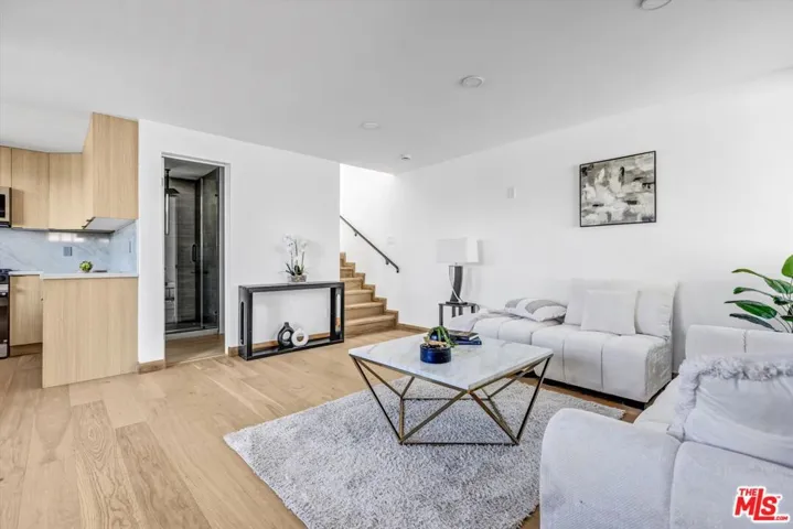 11404 Biona Drive, Los Angeles, California 90066