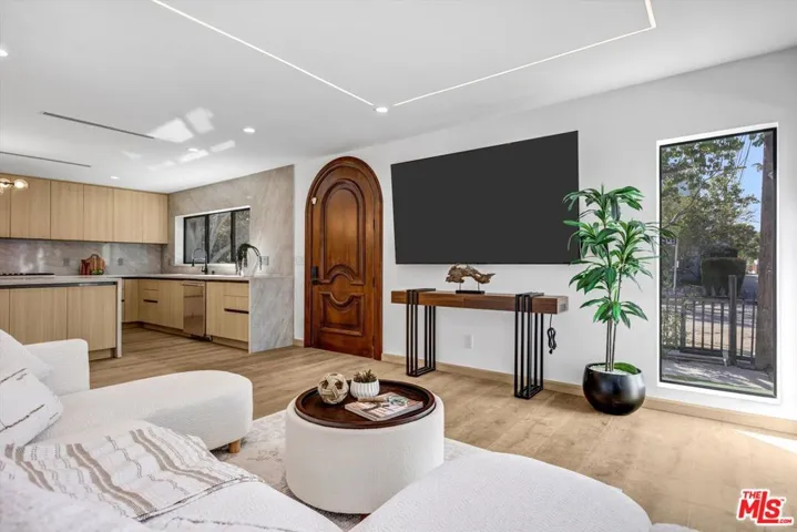 11404 Biona Drive, Los Angeles, California 90066