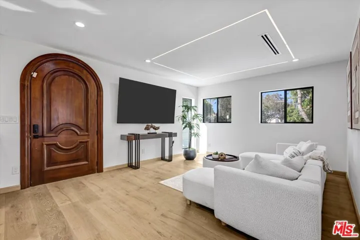 11404 Biona Drive, Los Angeles, California 90066
