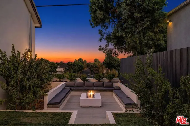 11404 Biona Drive, Los Angeles, California 90066