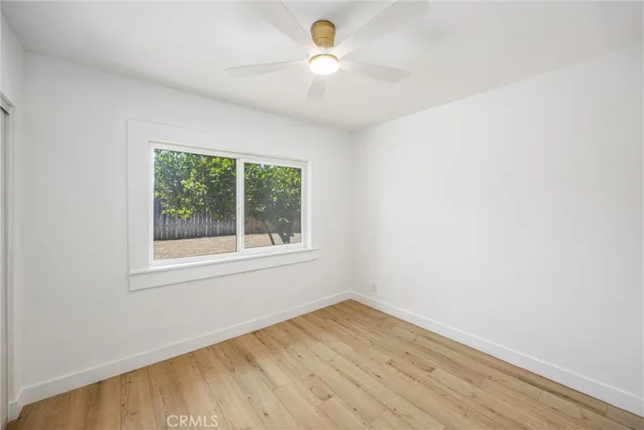 All bedrooms have brand new contemporaty ceiling fans with light fixtures.