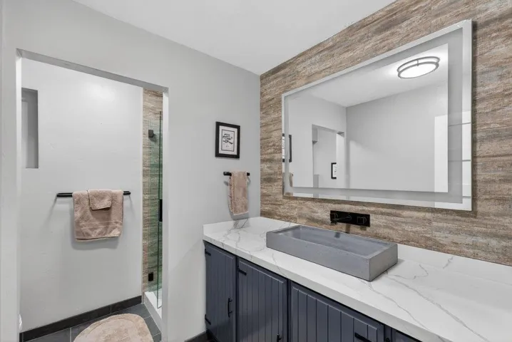 Lower floor bathroom