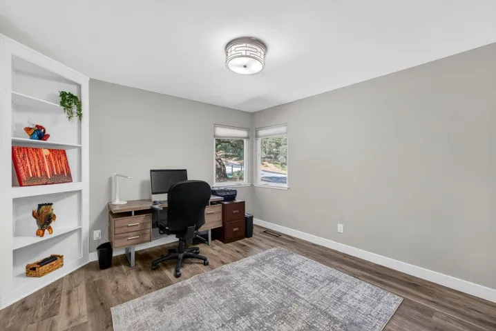 Bedroom/Office with closet