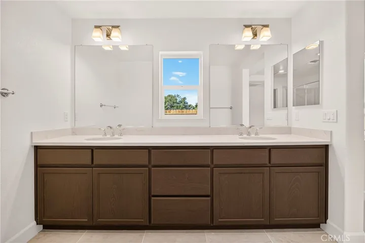 Dual sinks-Primary bathroom