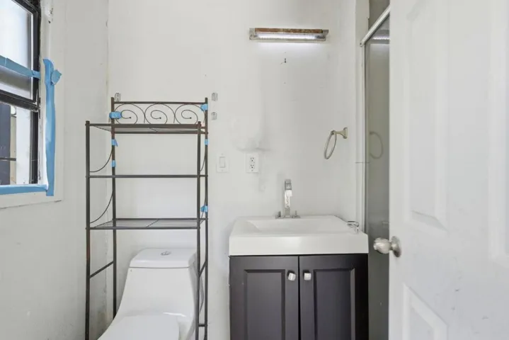 2570 61st Avenue, Oakland, California 94605