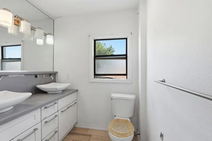2570 61st Avenue, Oakland, California 94605