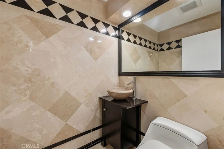4930 Mcconnell, Los Angeles, California 90066