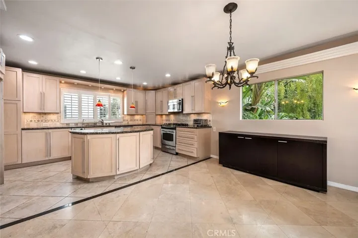 4930 Mcconnell, Los Angeles, California 90066
