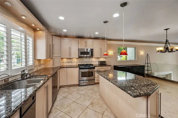 4930 Mcconnell, Los Angeles, California 90066