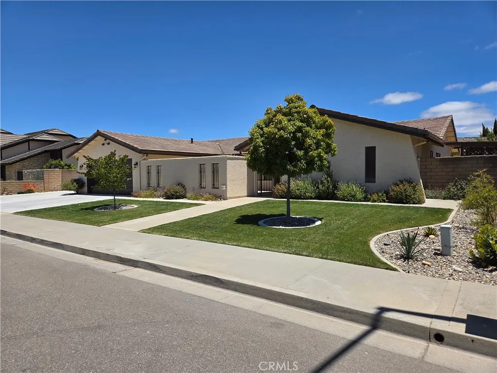 608 Marian with private courtyard