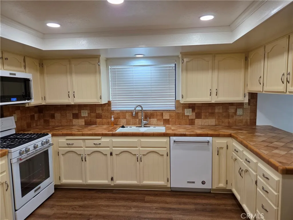 Large kitchen with recessed lighting