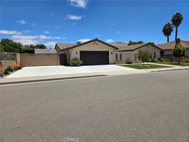 Large driveway that can handle 4 vehicles
