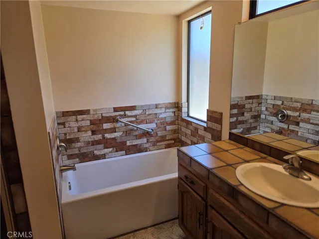 Primary bathtub area