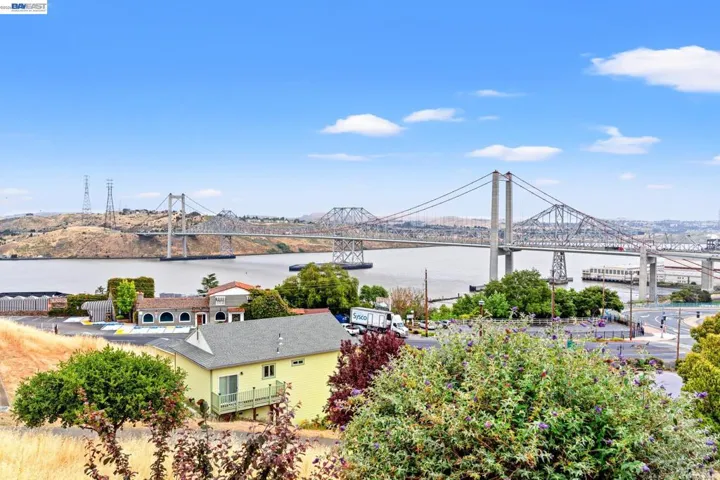 104 Bridgeview Ct, Crockett, California 94525