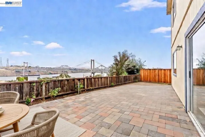 104 Bridgeview Ct, Crockett, California 94525