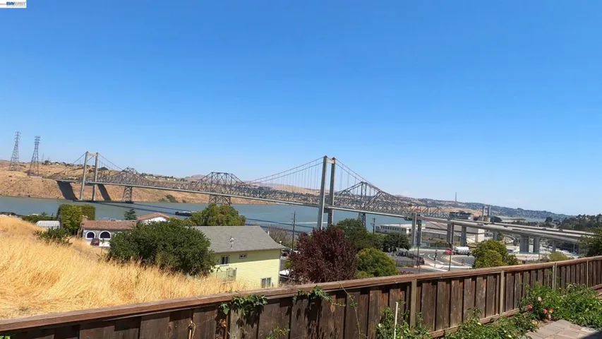104 Bridgeview Ct, Crockett, California 94525