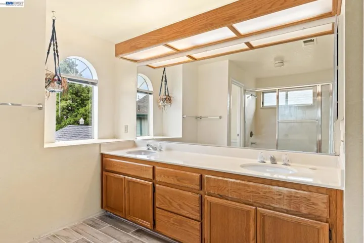 104 Bridgeview Ct, Crockett, California 94525
