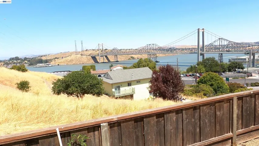 104 Bridgeview Ct, Crockett, California 94525