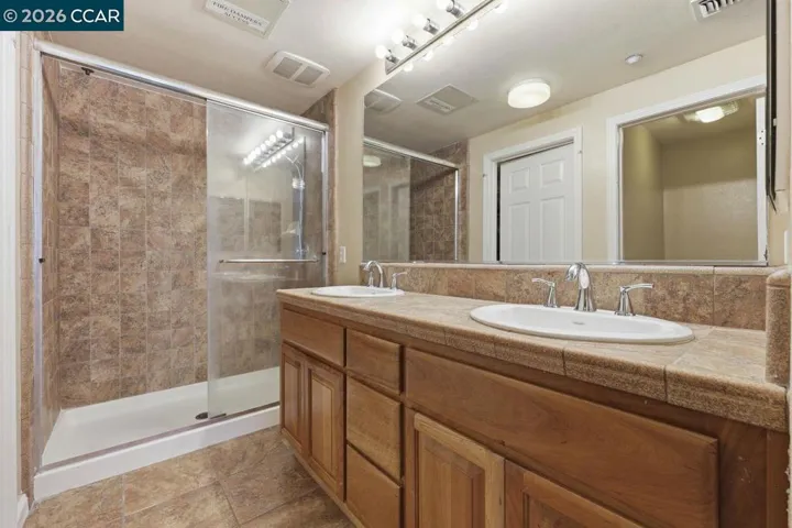 Primary En-Suite Bathroom