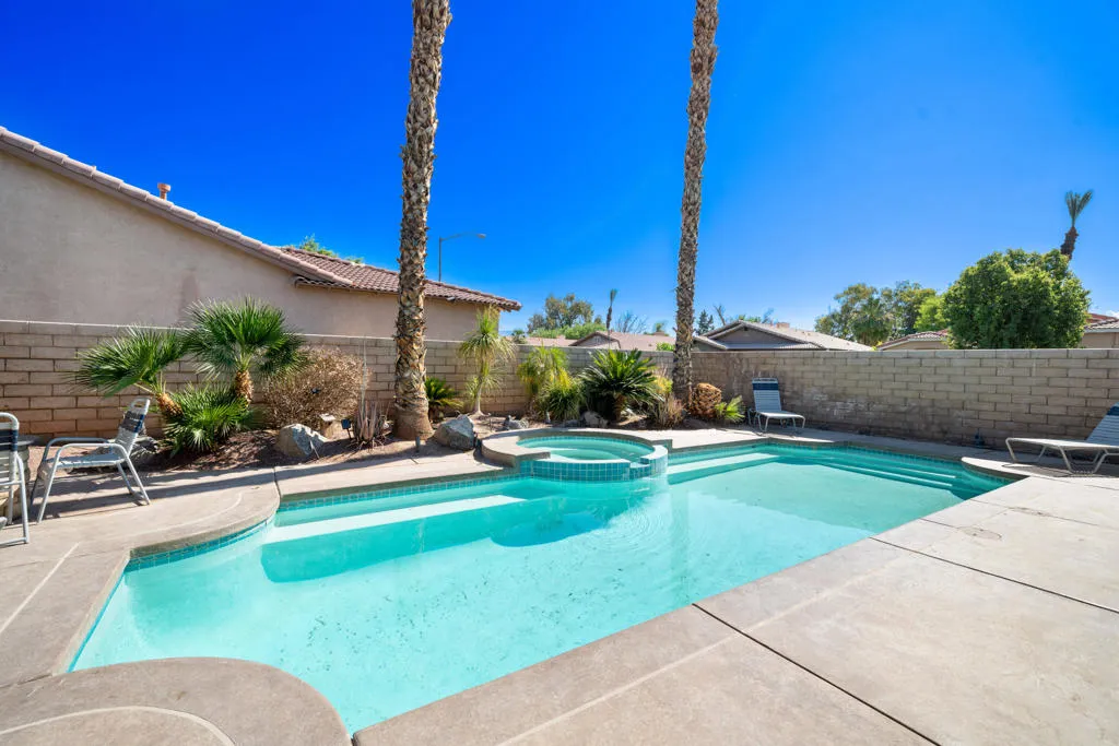 Pool & Spa