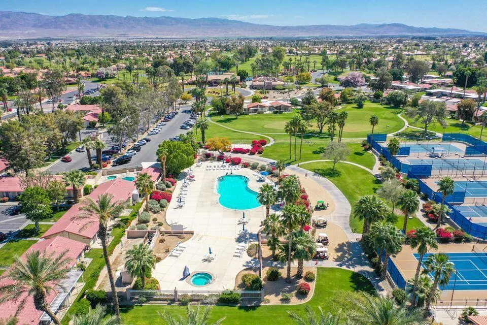 Community Pool & Spa