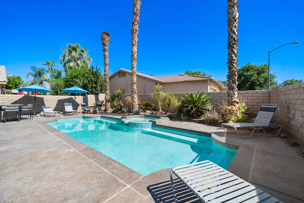 Pool & Spa
