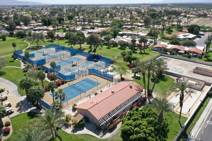 Workout Facility & Tehhis Courts