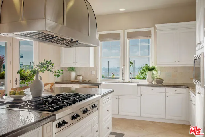 7583 Shore Cliff Drive, Los Angeles, California 90045
