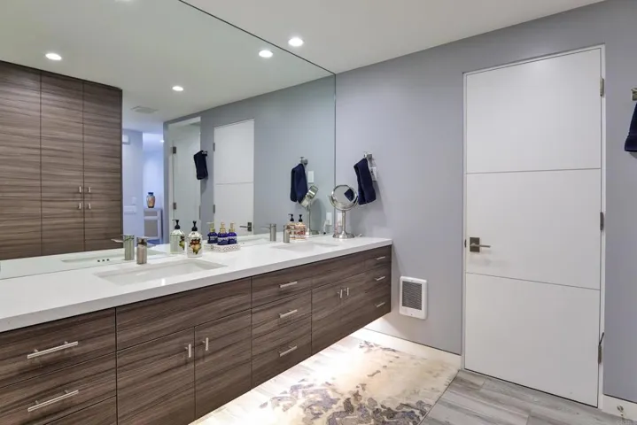 861 Beachfront Drive B, Solana Beach, California 92075