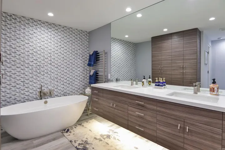 861 Beachfront Drive B, Solana Beach, California 92075