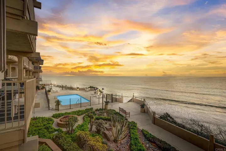 861 Beachfront Drive B, Solana Beach, California 92075