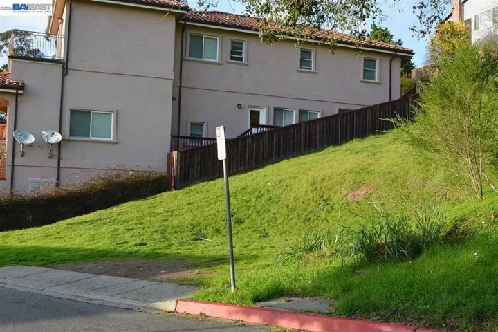 4320 Terrabella Way, Oakland, California 94619