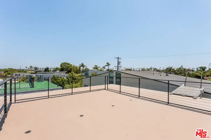 728 Indiana Avenue, Venice, California 90291